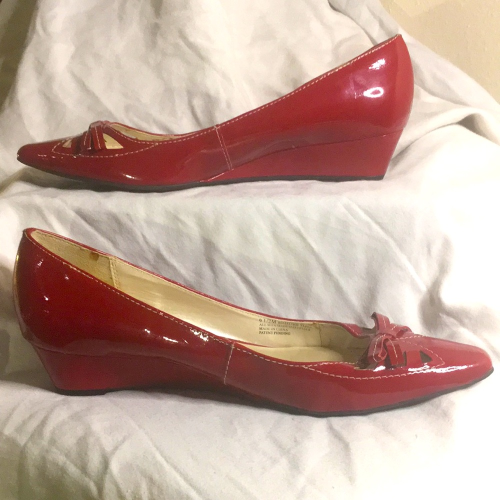 ETIENNE AIGNER Red Wedge